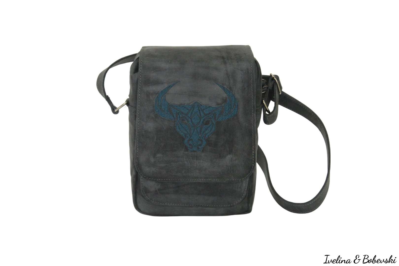 embroidery_genuine_leather_bull_1_1